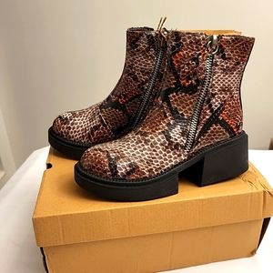 Women's Seven7 Vault Brown Snake platform Boots US size 6 New with tags & box